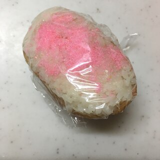 お弁当に(*^^*)桜でんぶのせ揚げおにぎり☆